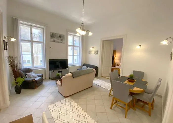 Spacious Andrassy * Budapesta