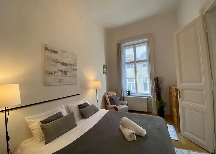 Lägenhet Spacious Andrassy Budapest