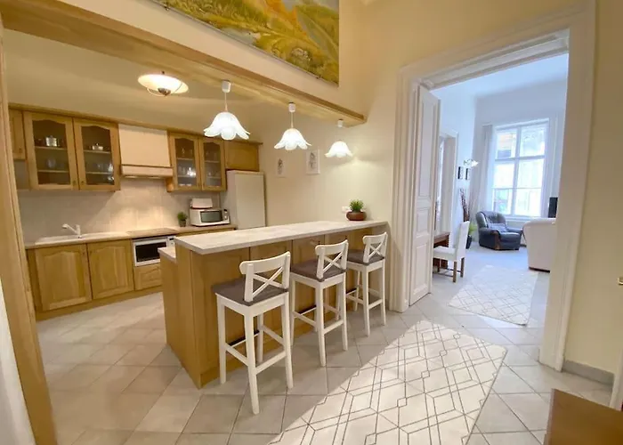 Spacious Andrassy Budapesta